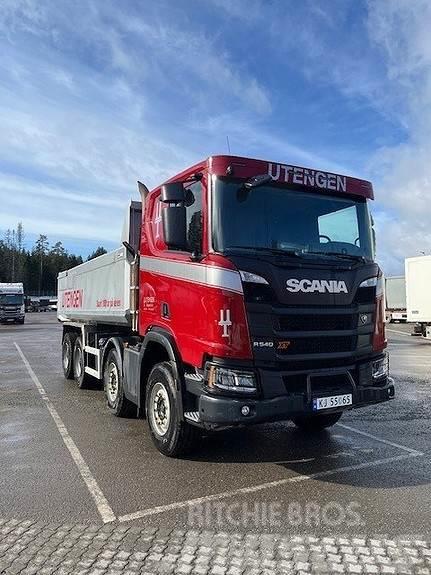 Scania R540 XT B8x4HA med Maur Dumperpåbygg , selges for  Kipper