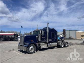 Kenworth W900L