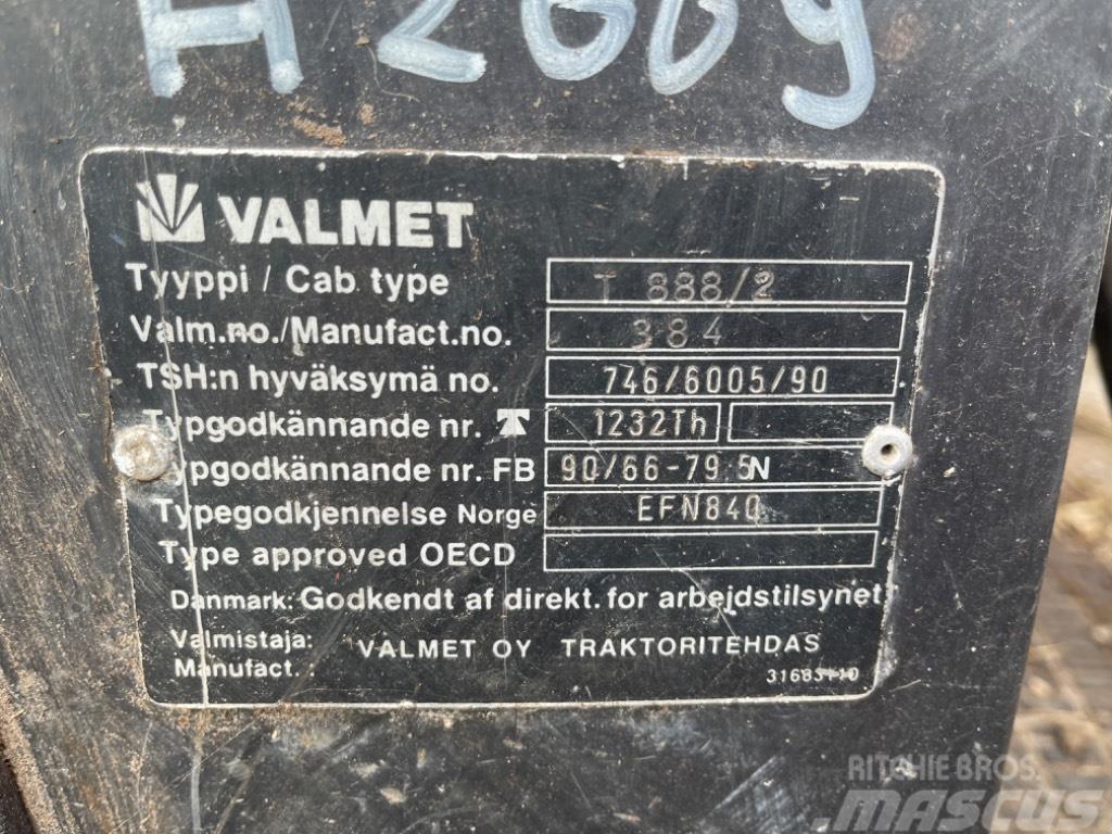 Valmet 8100 Tractors