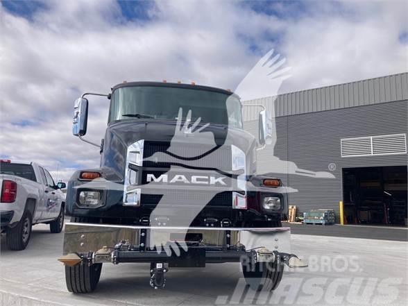 Mack MD6 Tanker trucks