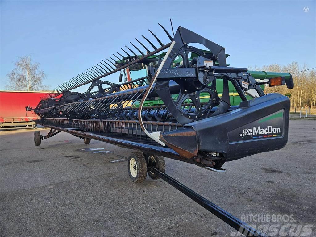  -Kita- MacDon FD70 Flexdraper 40' Combine harvesters