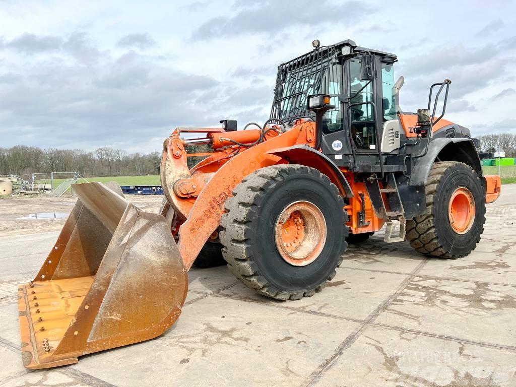 Hitachi ZW220-5B - Excellent Condition / CE Certified Wheel loaders