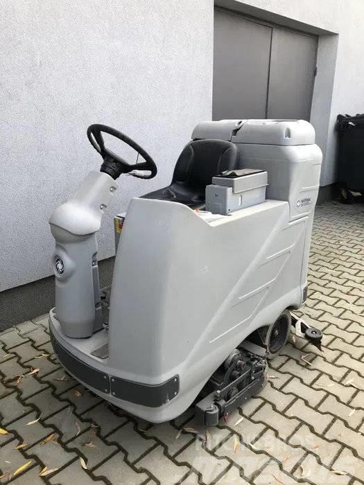 Nilfisk BR 1050 SC X Scrubber Dryer with Batteries Scrubber dryers