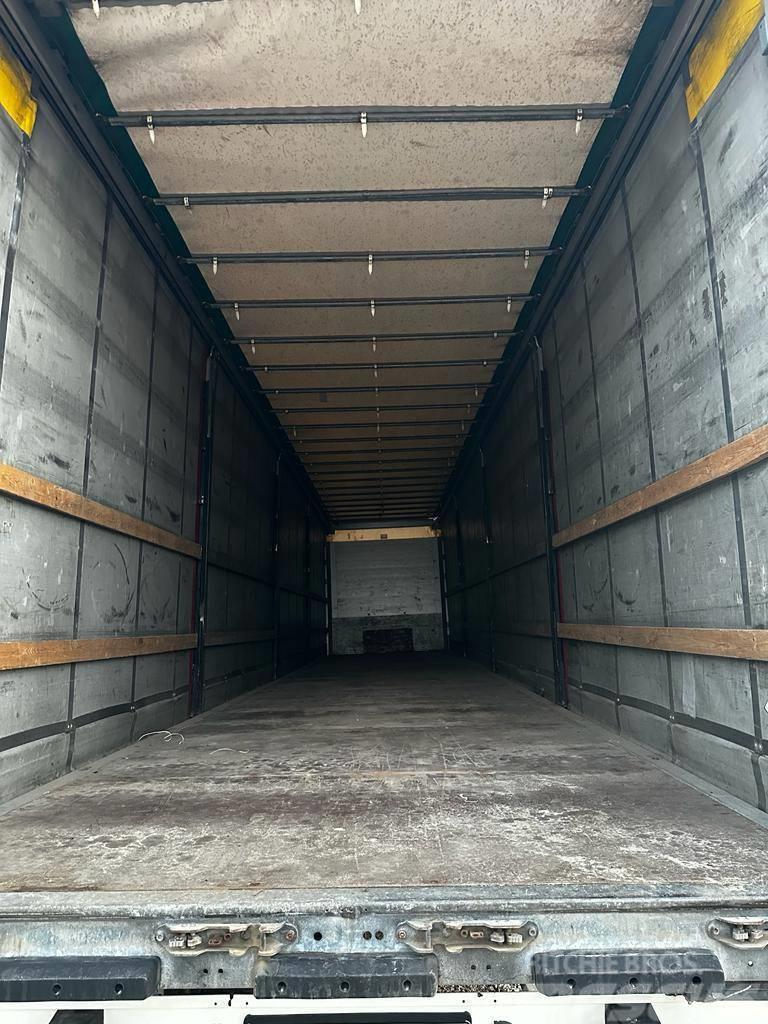 Schmitz Cargobull Rolóponyvás félpótkocsi Flatbed/Dropside semi-trailers
