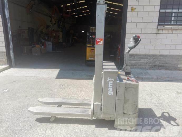 Toyota SWE120 Hand pallet stackers
