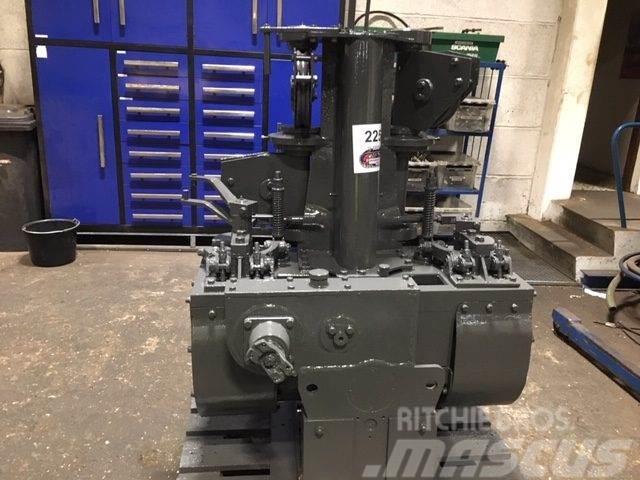 Komatsu D85 hydraulisk spil Hoists, winches and material elevators