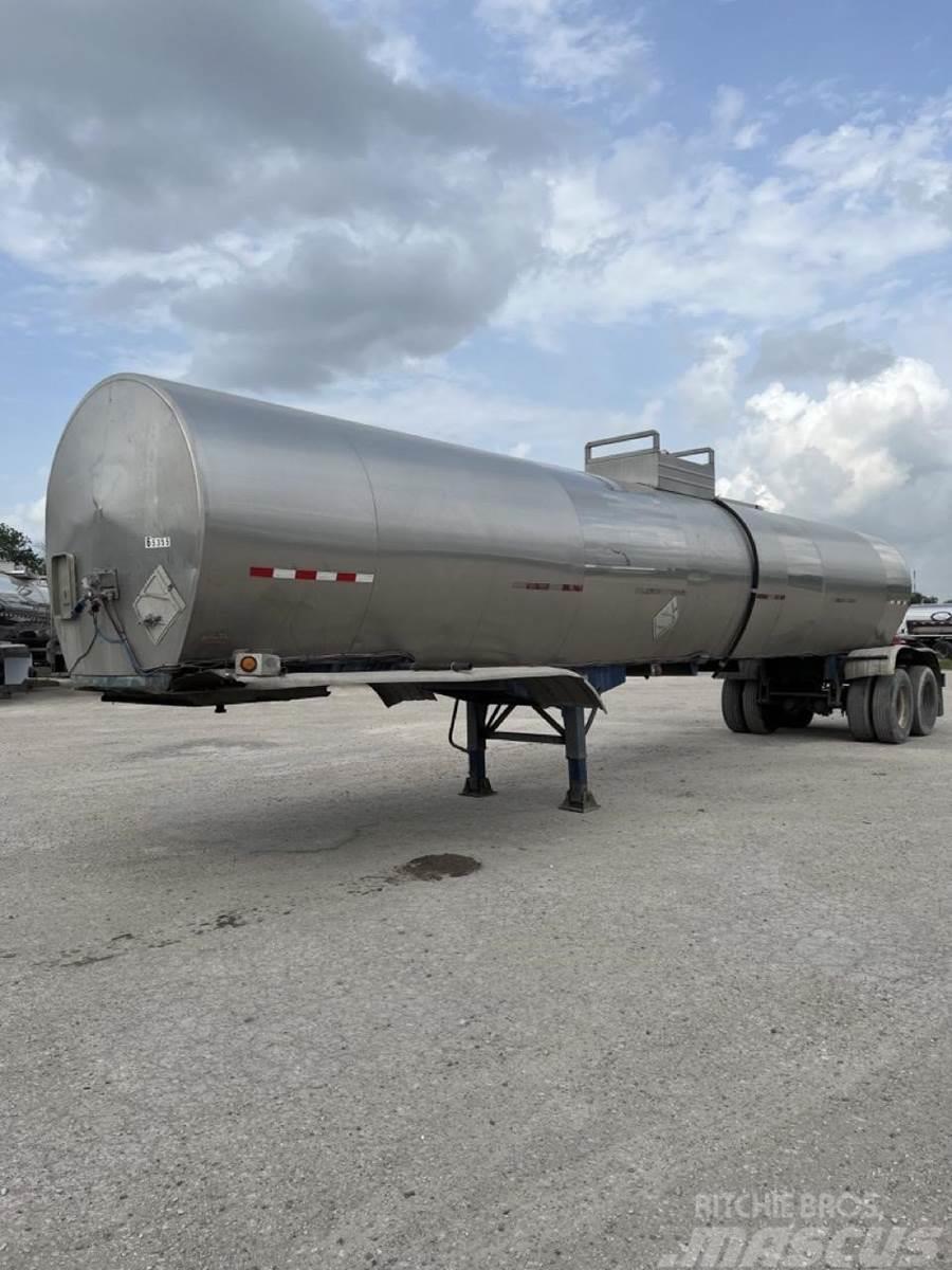 Butler 6500 GALLON - STAINLESS - REAR DISCHARGE Tanker trailers