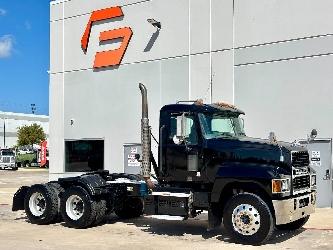 Mack Pinnacle