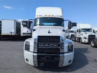 Mack AN64T