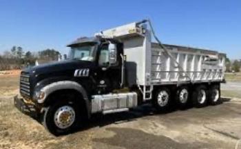 Mack GU 713