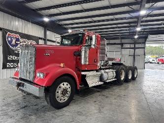 Kenworth W900