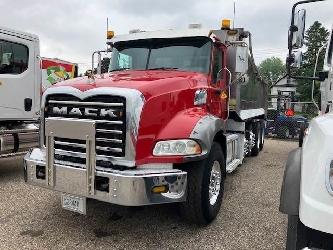 Mack GU800