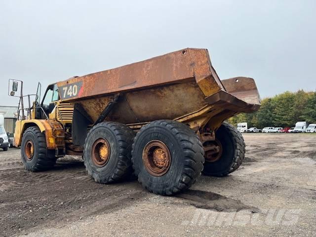 CAT 740 Dumper - Knickgelenk