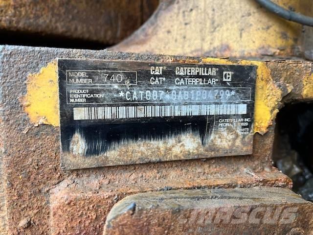 CAT 740 Dumper - Knickgelenk