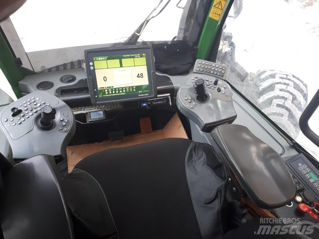 John Deere 1270 E Harvester