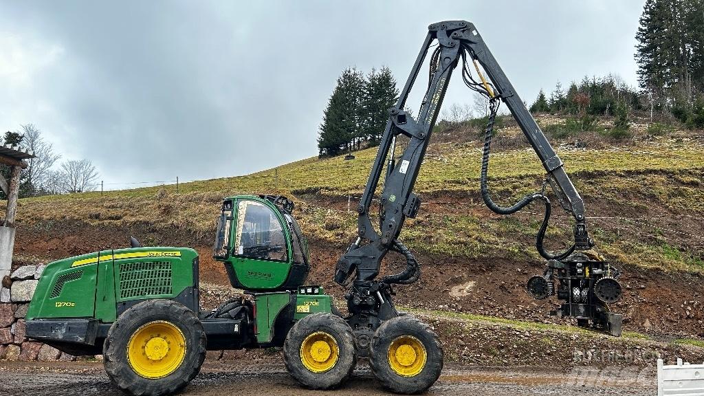 John Deere 1270 E Harvester