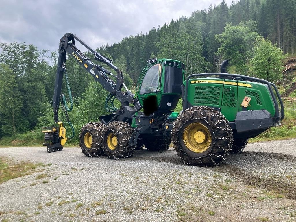 John Deere 1470G Harvester