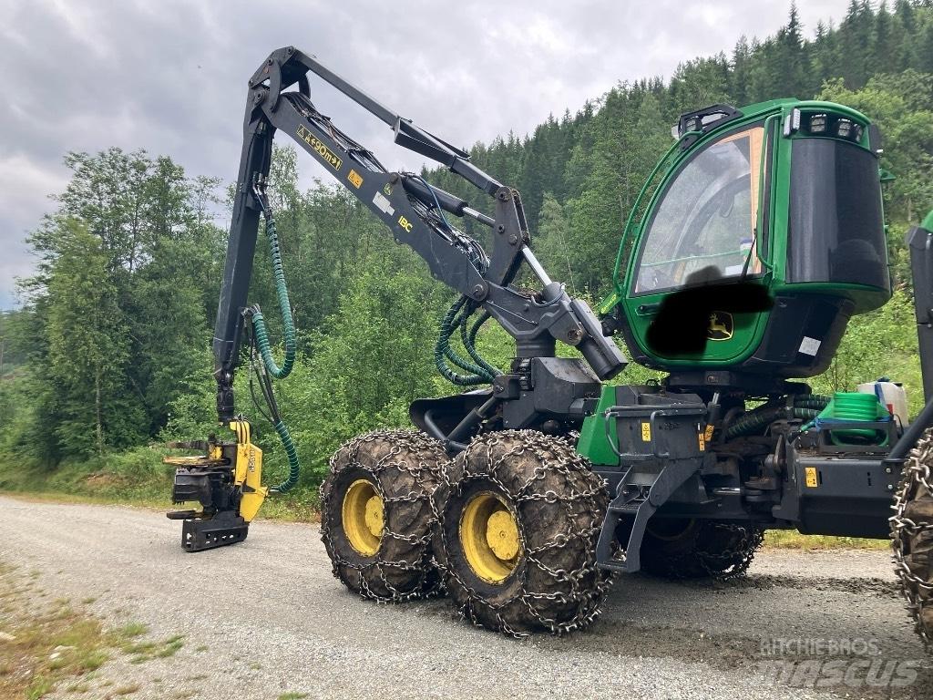John Deere 1470G Harvester