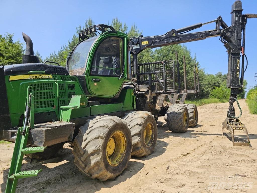 John Deere 1210 G Harvester