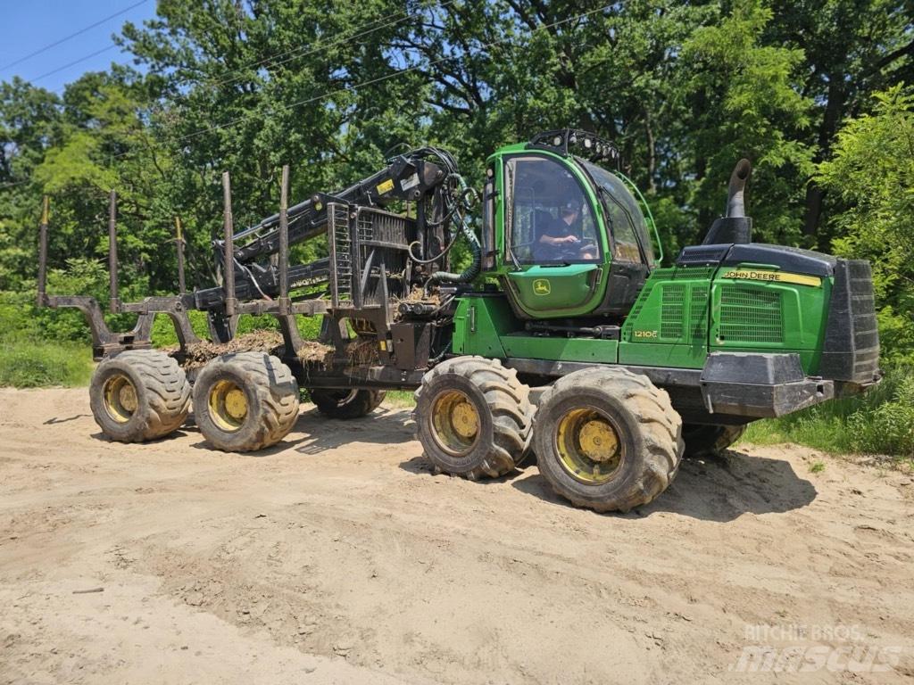 John Deere 1210 G Harvester
