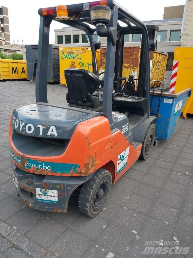 Toyota 8 FDF 25 Dieselstapler