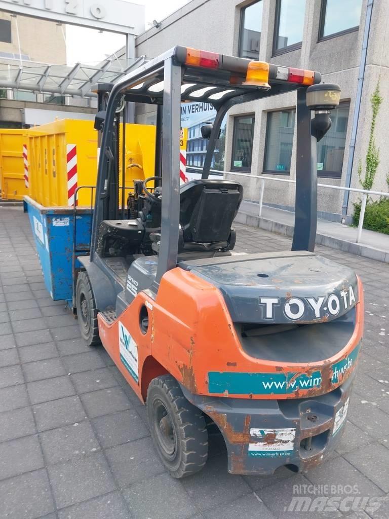 Toyota 8 FDF 25 Dieselstapler