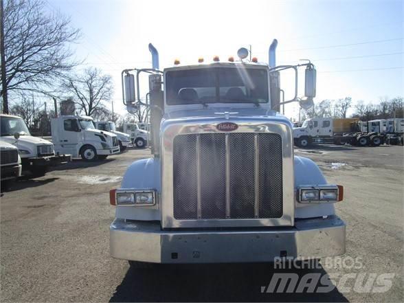 Peterbilt 365 Saug- und Druckwagen