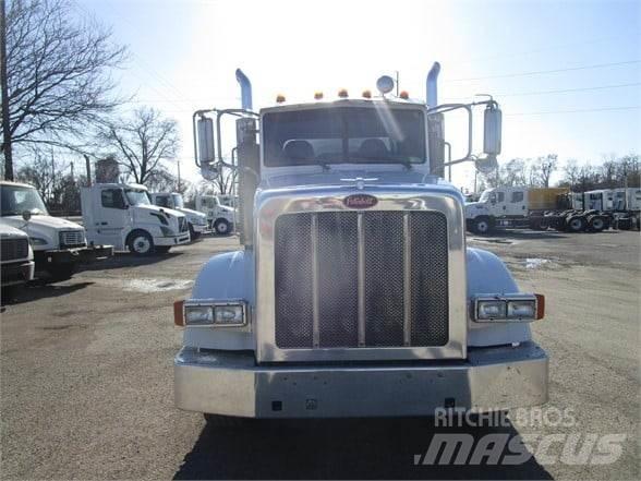 Peterbilt 365 Saug- und Druckwagen