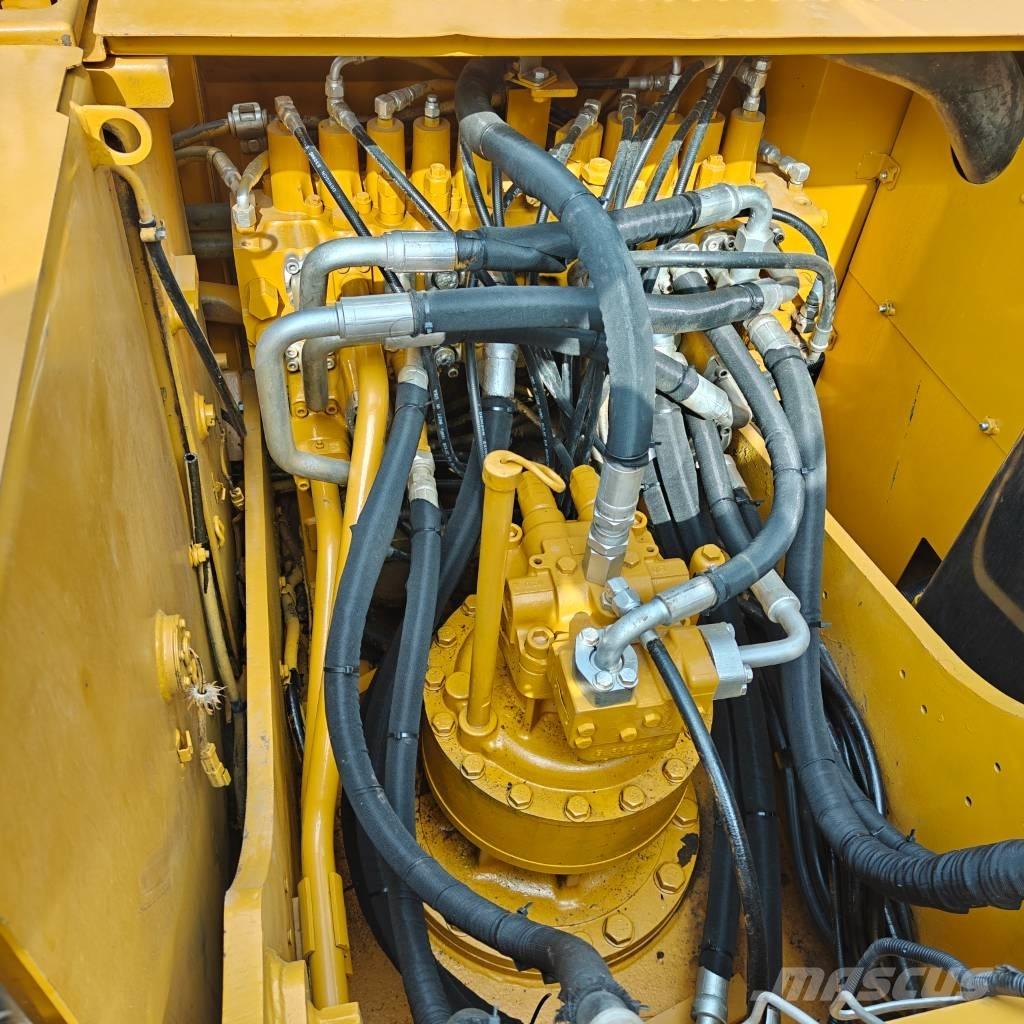 CAT 323D2 Raupenbagger