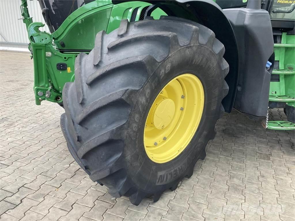 John Deere 6215R Traktoren
