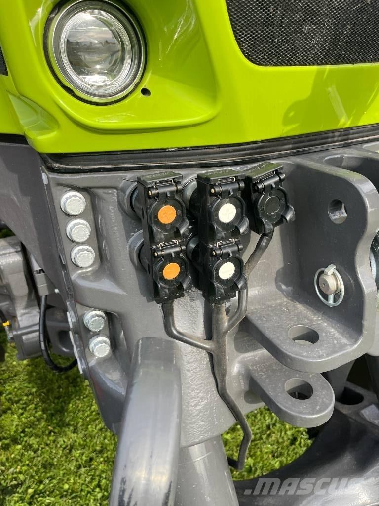 CLAAS AXIO 930 Traktoren