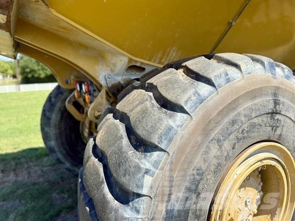 CAT 745 Dumper - Knickgelenk
