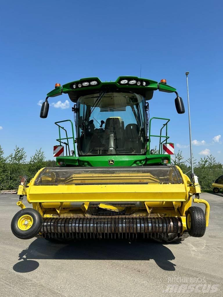John Deere 8300i Selbstfahrende Häcksler