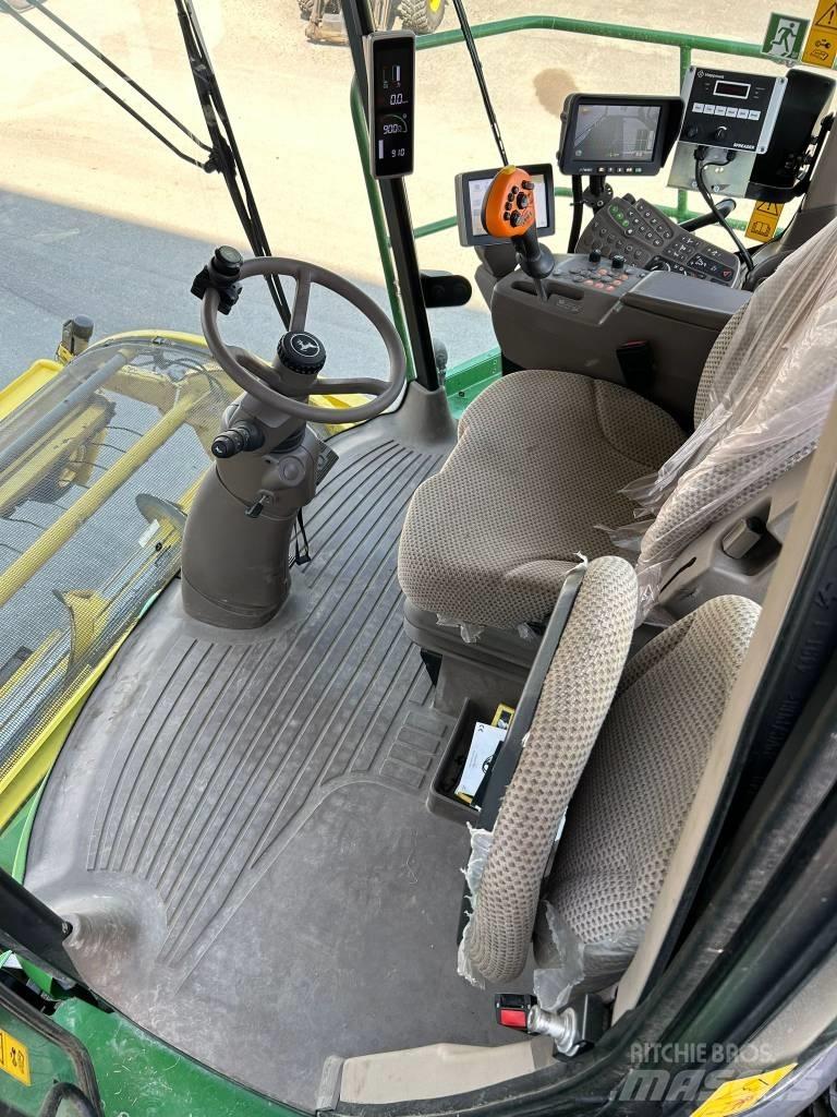 John Deere 8300i Selbstfahrende Häcksler