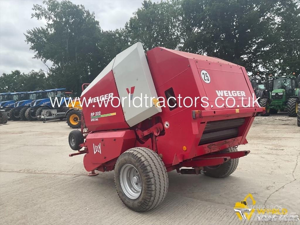 Lely WELGER RP202 Rundballenpressen