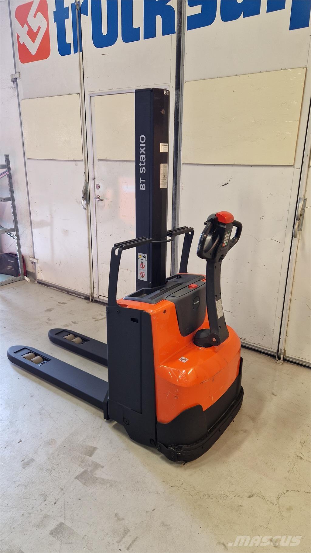 Toyota SWE080L Selbstfahrstapler