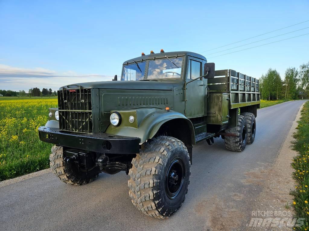 Kraz 255 B Pritschenwagen mit Seilwinde