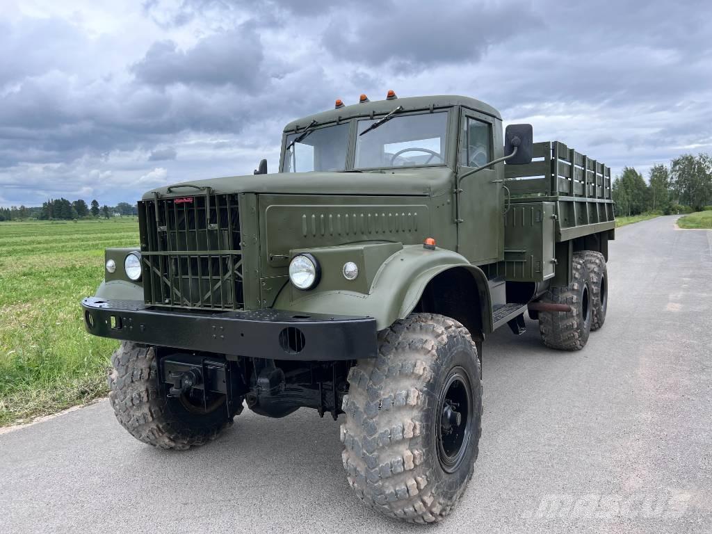 Kraz 255 B Pritschenwagen mit Seilwinde