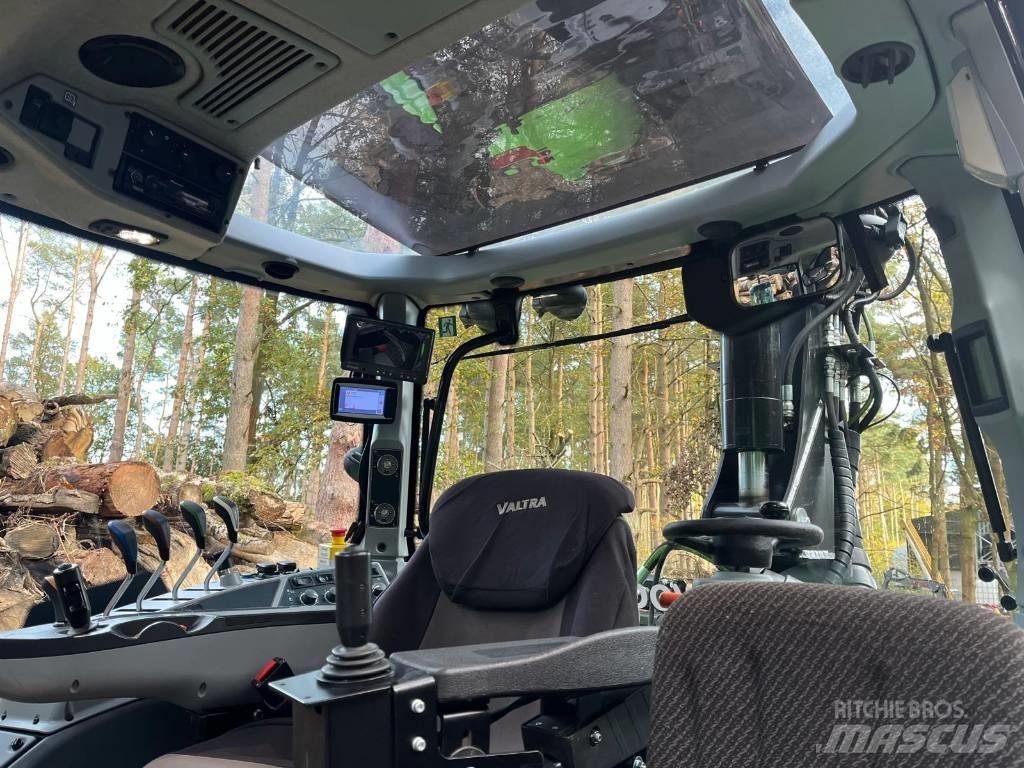 Valtra T214 Active Traktoren