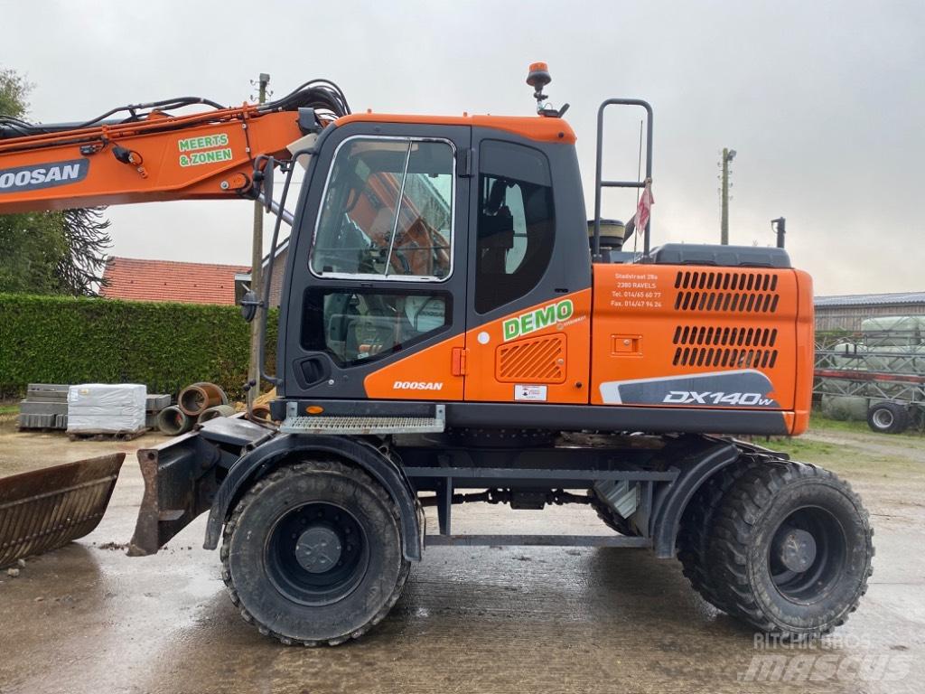 Doosan DX 140 W -5 All-Terrain-Krane