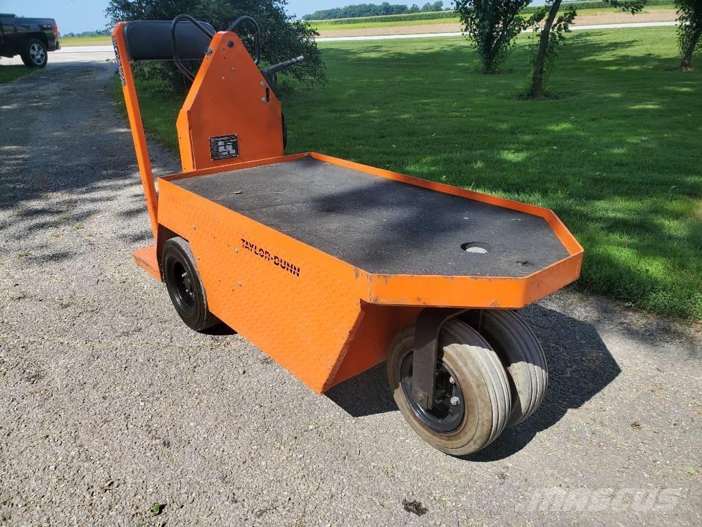 Taylor-Dunn SC100 Schlepper