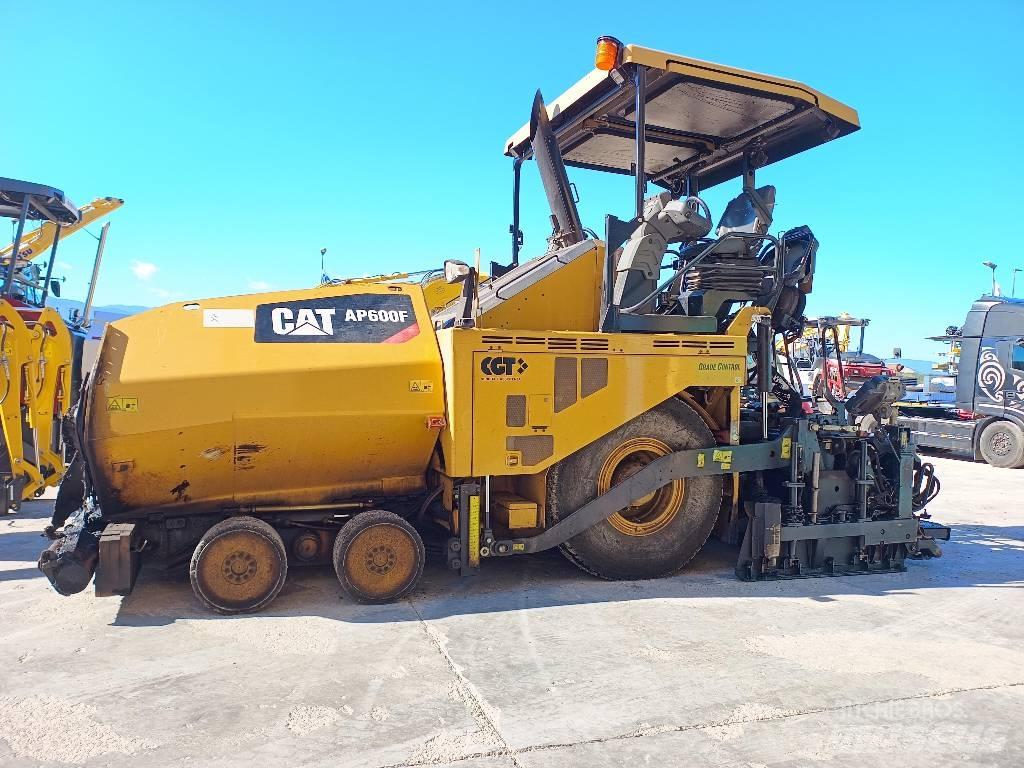 CAT AP 600F Strassenfertiger
