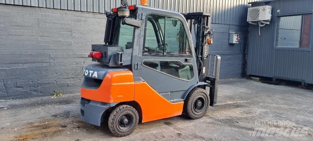 Toyota 8 FDF 25 Dieselstapler