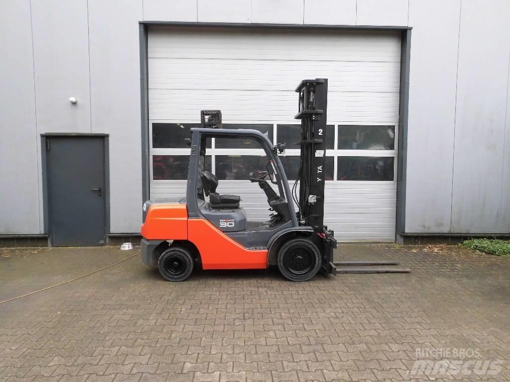 Toyota 02-8 FD 30 Dieselstapler