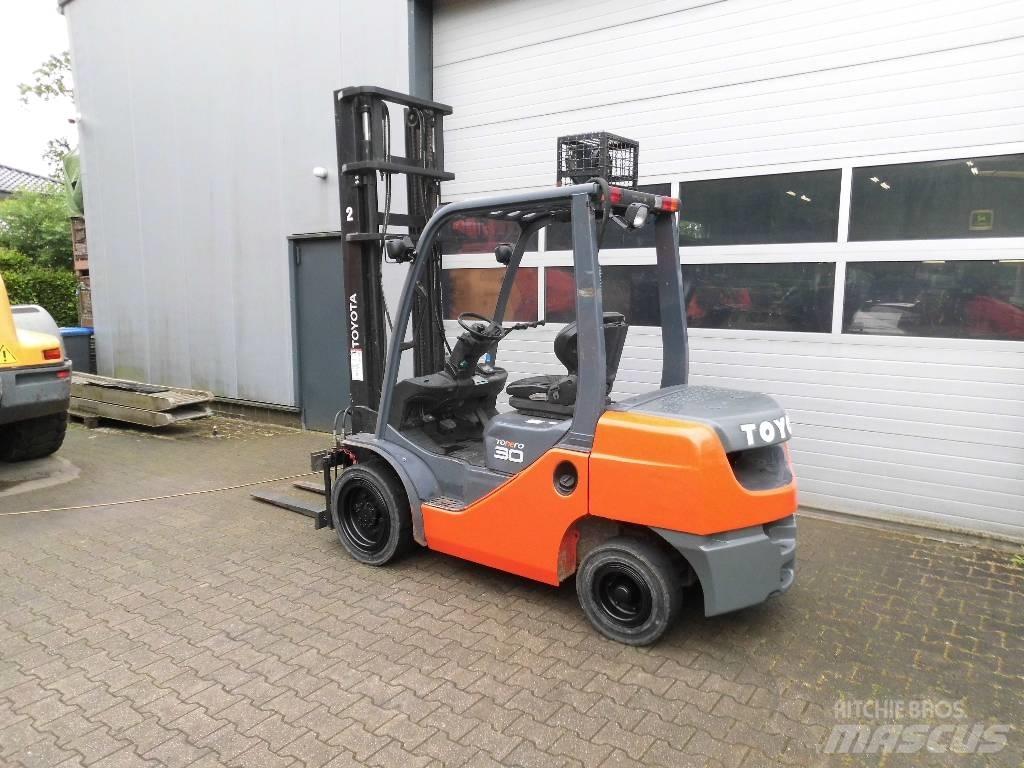 Toyota 02-8 FD 30 Dieselstapler