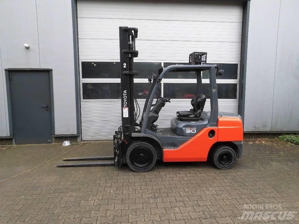 Toyota 02-8 FD 30 Dieselstapler