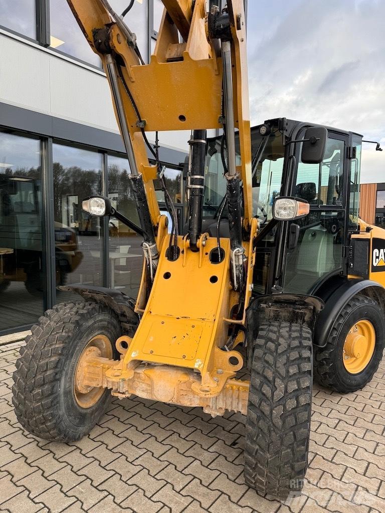 CAT 906M Radlader