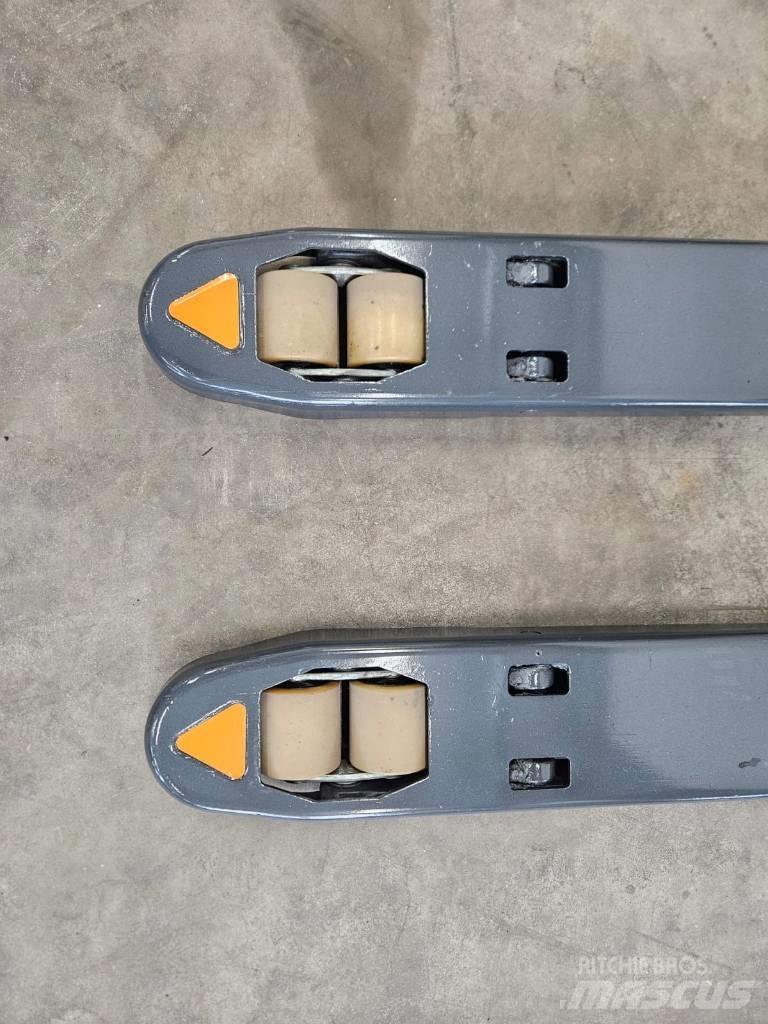 Crown WT 3040 E Gabelstapler mit Fahrerstand