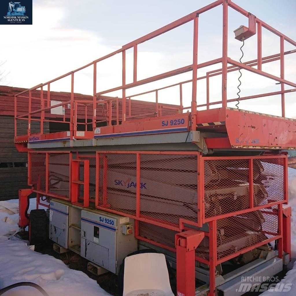 SkyJack 9250 Scheren-Arbeitsbühnen
