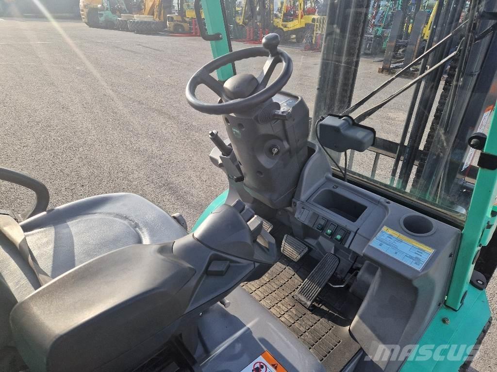 Mitsubishi FD30N Schubmaststapler